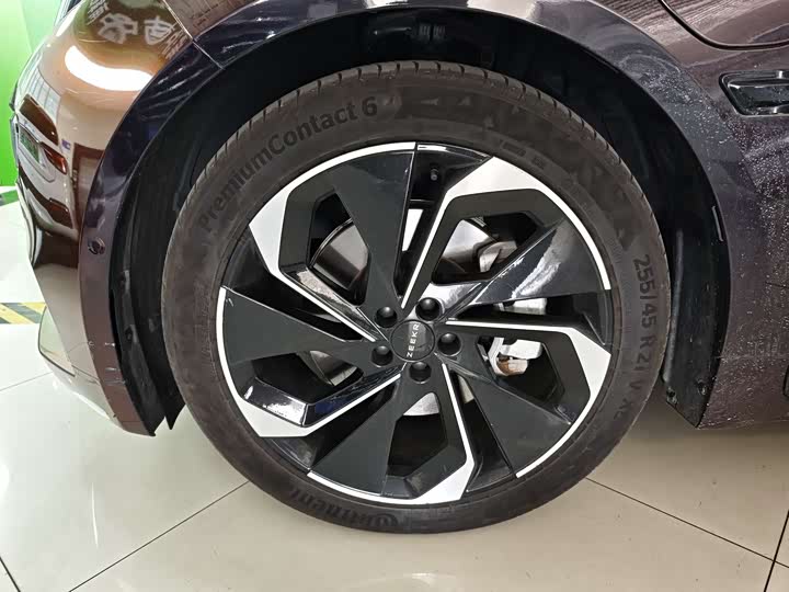 Фото 8 - Zeekr 001