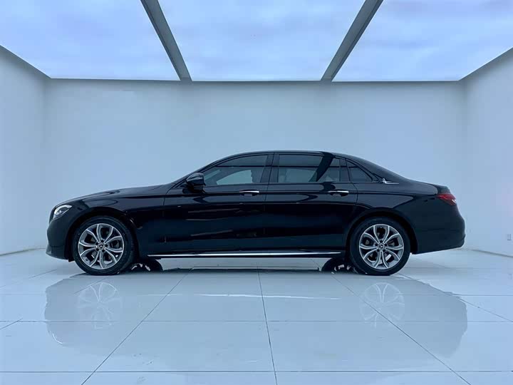 Фото 2 - Mercedes-Benz E-Class