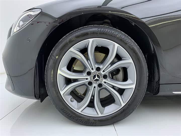 Фото 6 - Mercedes-Benz E-Class