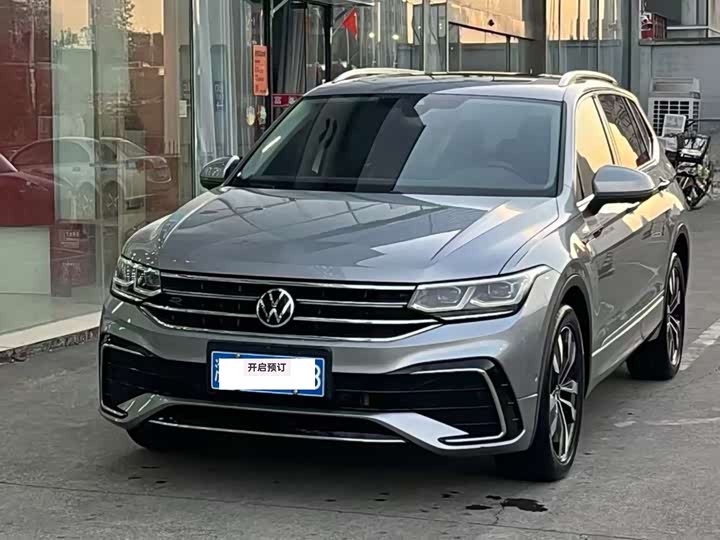 Фото 1 - Volkswagen Tiguan L Pro