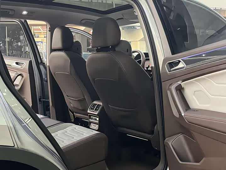 Фото 5 - Volkswagen Tiguan L Pro