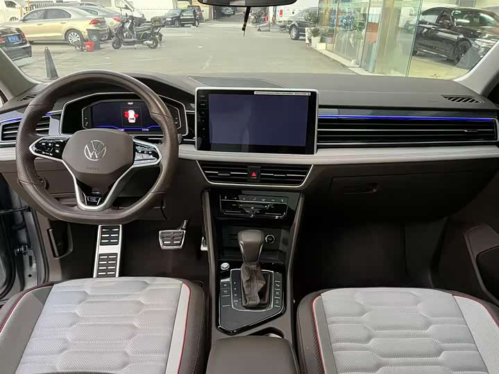 Фото 6 - Volkswagen Tiguan L Pro