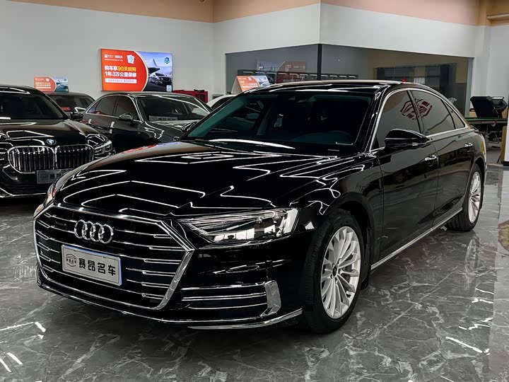 Фото 1 - Audi A8
