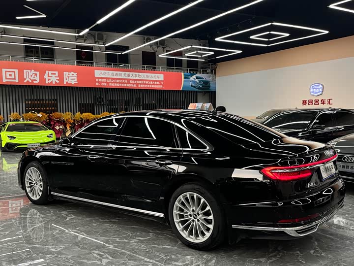 Фото 4 - Audi A8