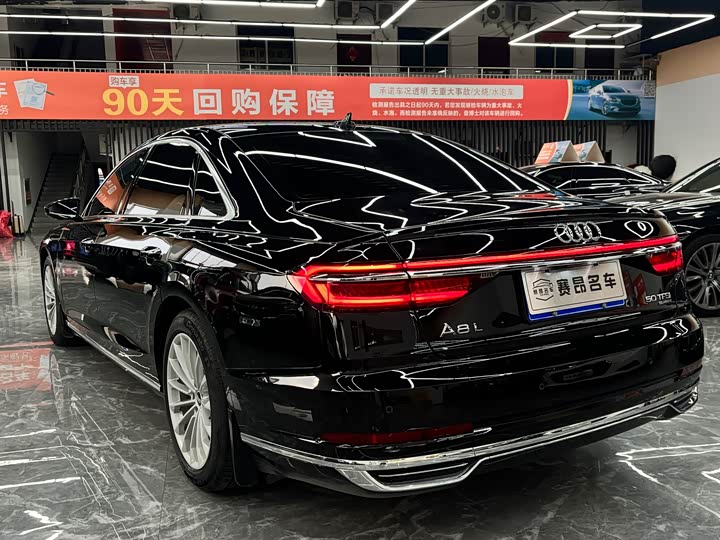 Фото 5 - Audi A8