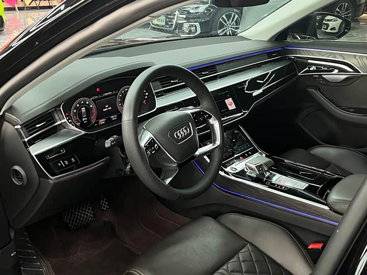 Фото 7 - Audi A8