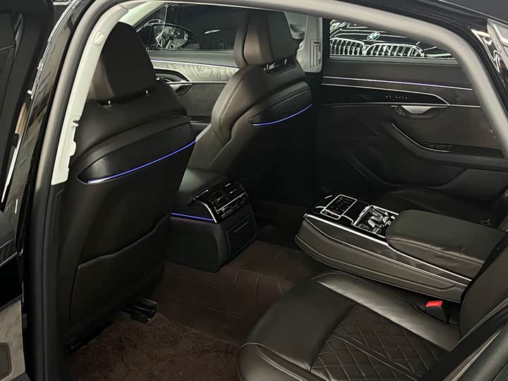 Фото 8 - Audi A8