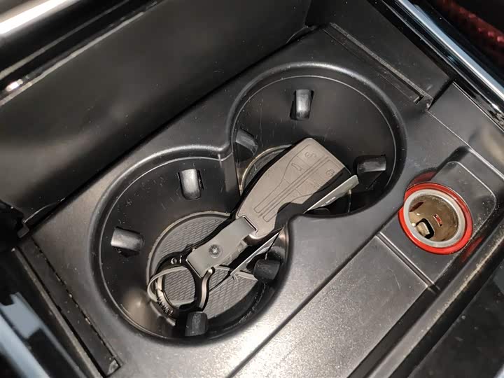 Фото 9 - Hongqi HS5