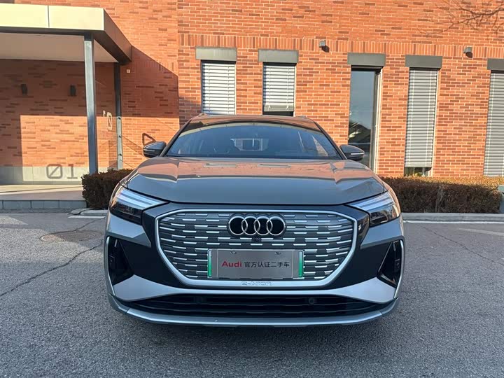 Фото 2 - Audi Q4 e-tron