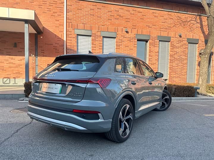 Фото 4 - Audi Q4 e-tron