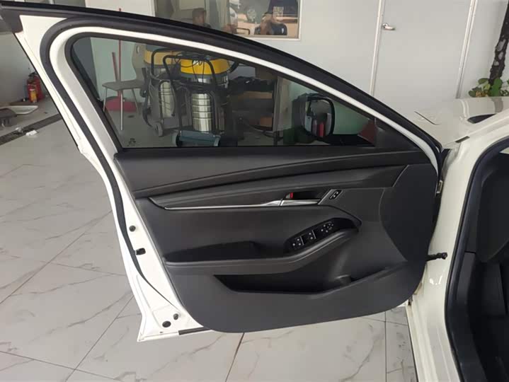 Фото 7 - Mazda 3 (Axela)