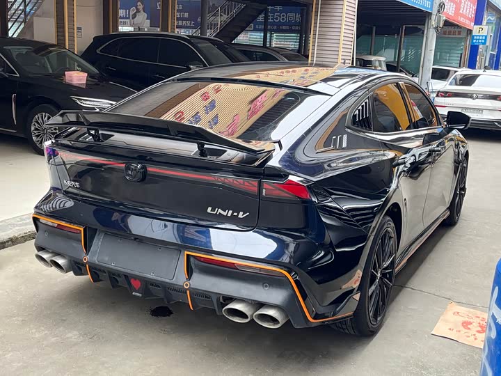 Фото 9 - Changan UNI-V