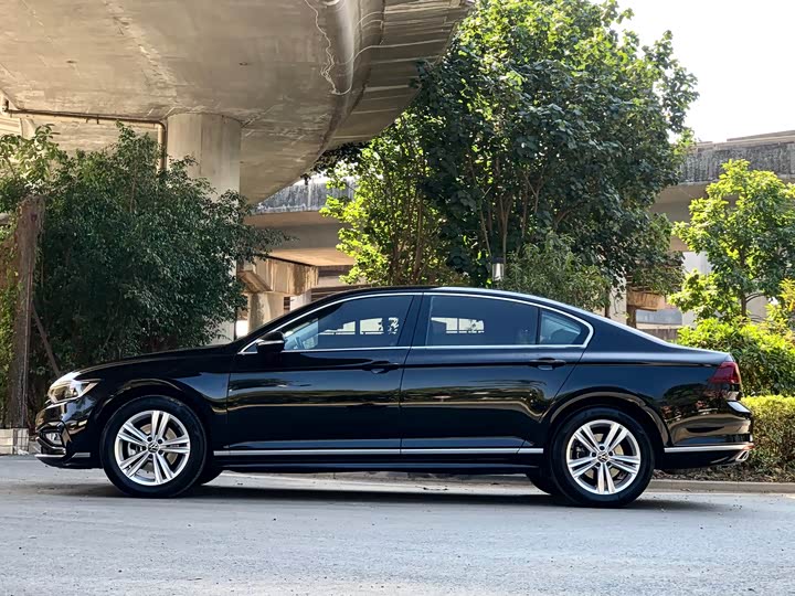 Фото 3 - Volkswagen Magotan