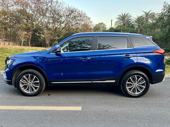 Фото 4 - Geely Atlas