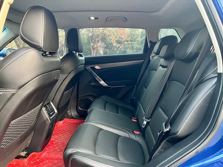 Фото 7 - Geely Atlas