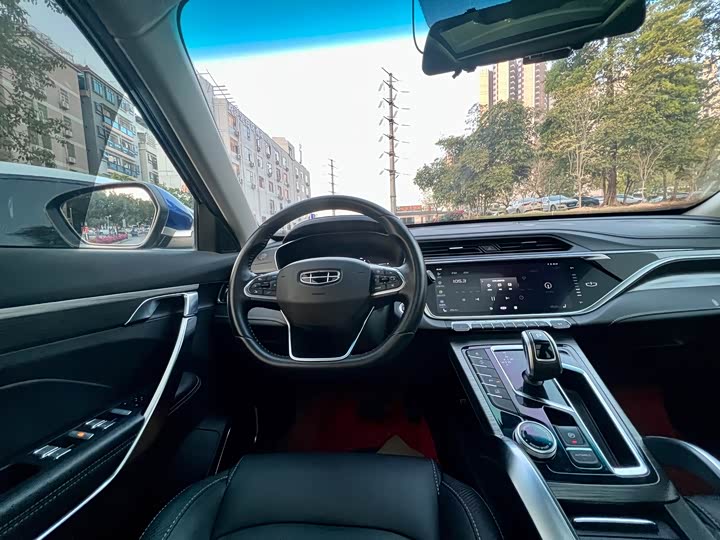 Фото 8 - Geely Atlas