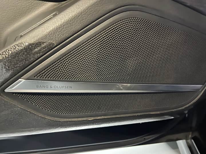 Фото 8 - Audi A8