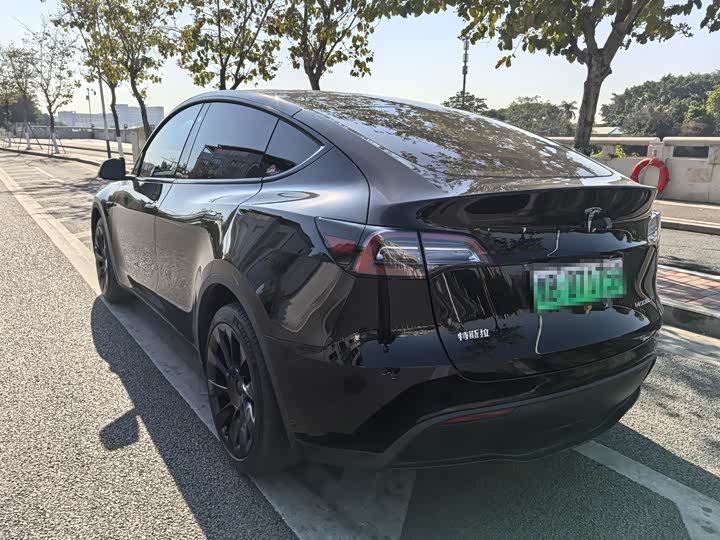 Фото 3 - Tesla Model Y