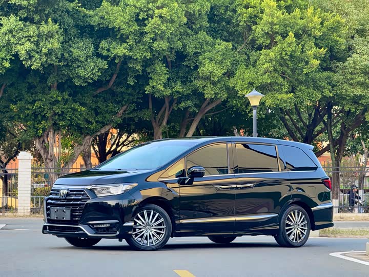 Фото 1 - Honda Elysion