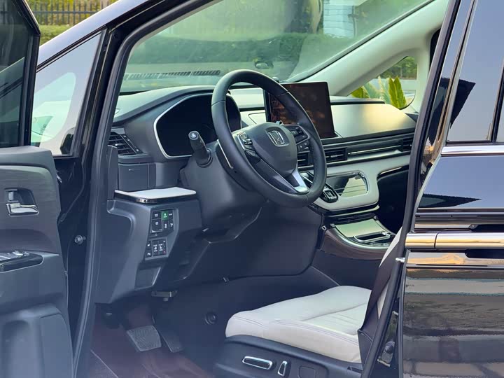 Фото 4 - Honda Elysion