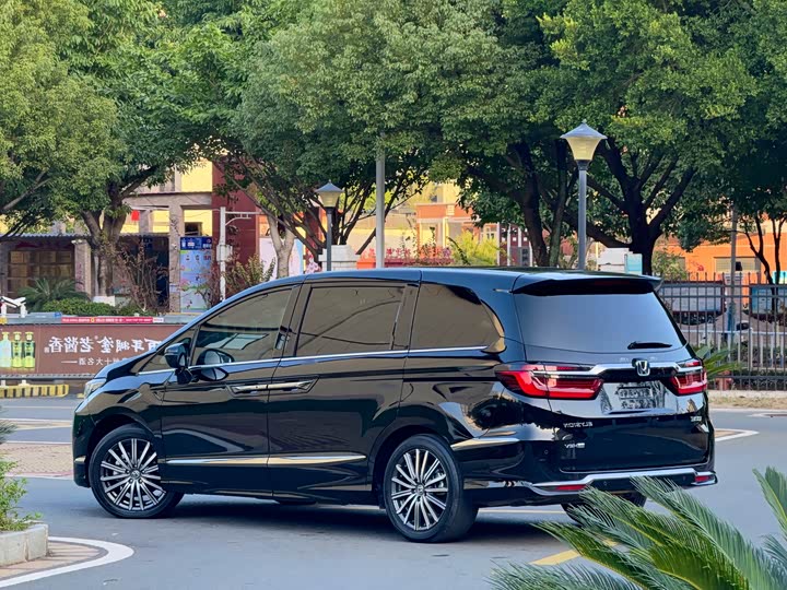 Фото 7 - Honda Elysion