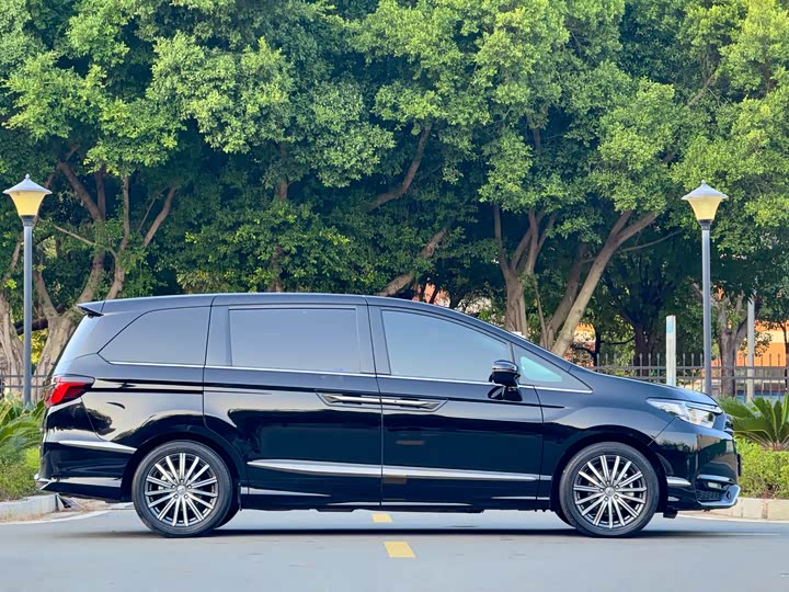 Фото 8 - Honda Elysion