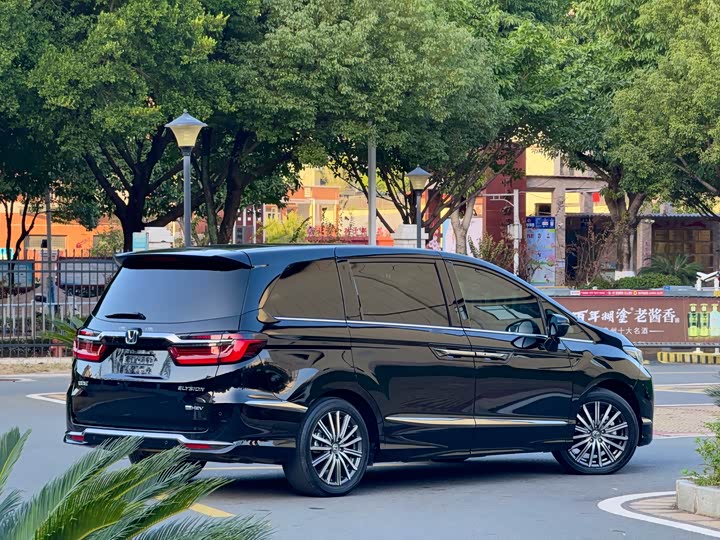 Фото 9 - Honda Elysion