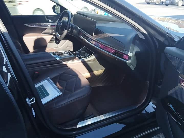 Фото 8 - BMW 7 Series