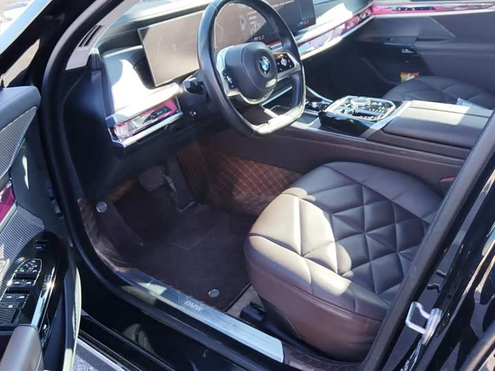 Фото 9 - BMW 7 Series