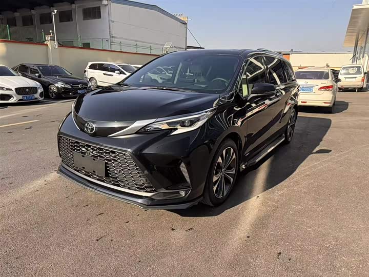 Фото 1 - Toyota Granvia