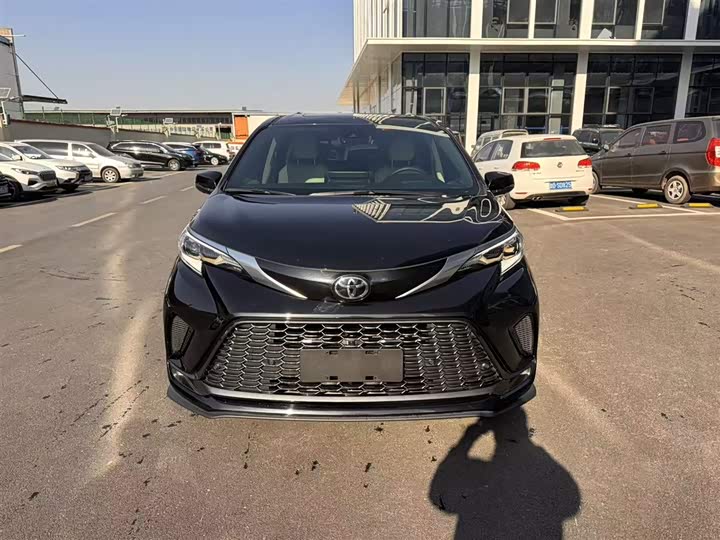 Фото 2 - Toyota Granvia