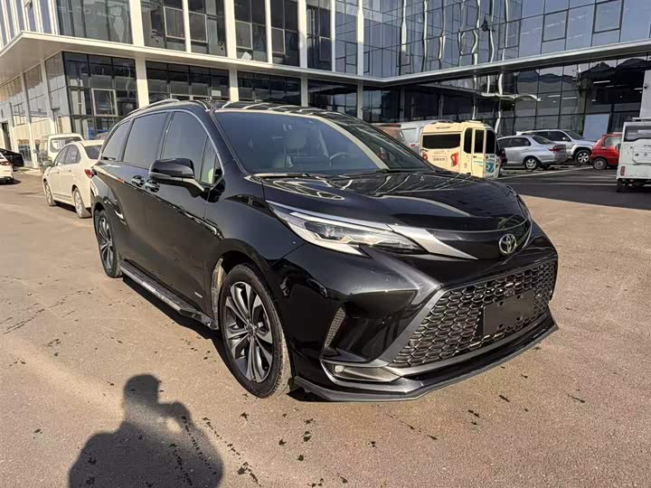 Фото 3 - Toyota Granvia