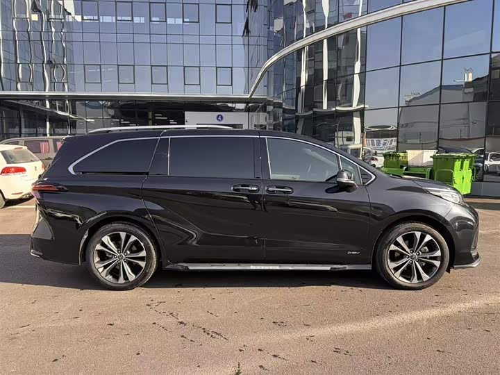 Фото 4 - Toyota Granvia