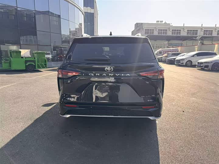 Фото 6 - Toyota Granvia