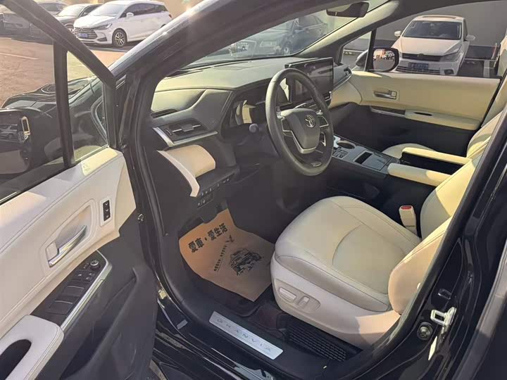 Фото 7 - Toyota Granvia