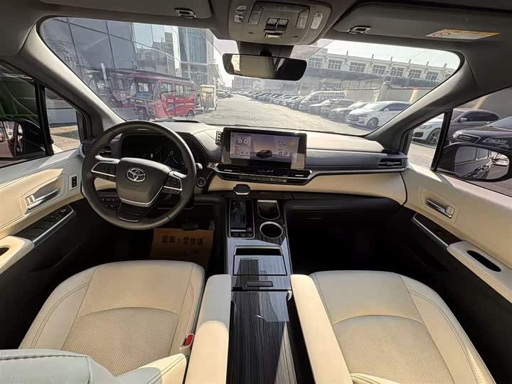 Фото 9 - Toyota Granvia