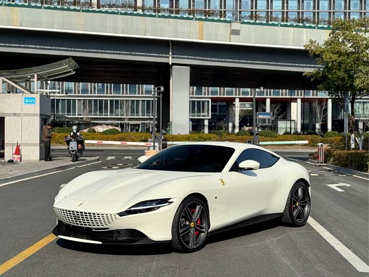 Фото 2 - Ferrari Roma