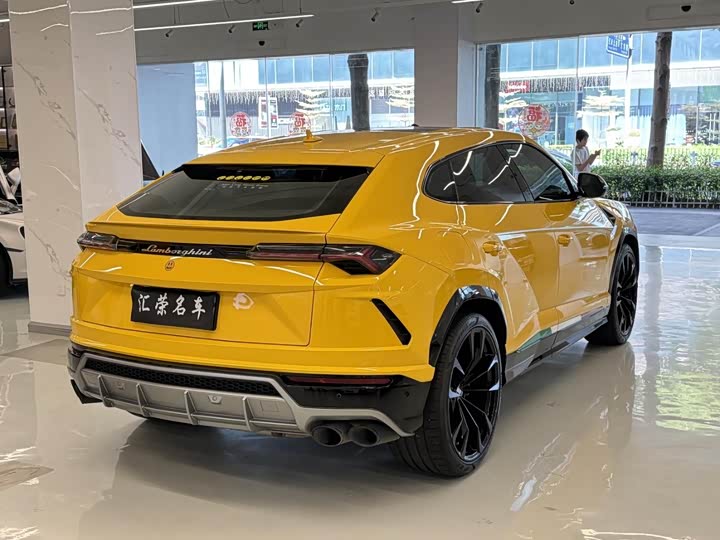 Фото 4 - Lamborghini Urus