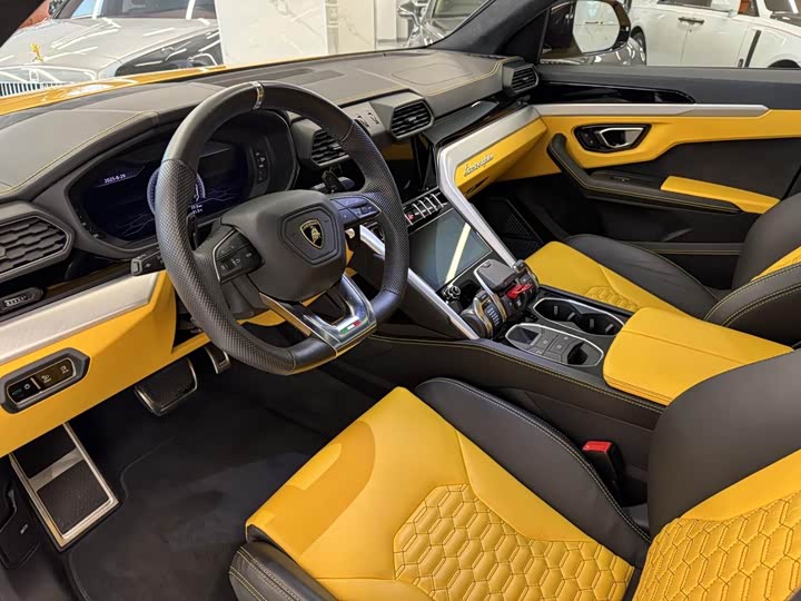 Фото 9 - Lamborghini Urus