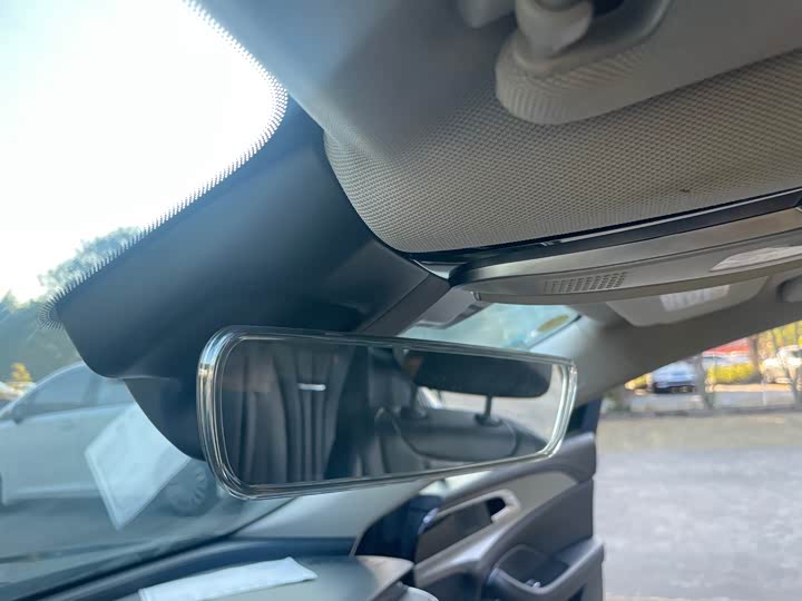 Фото 3 - Hongqi H5