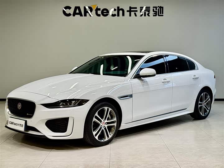 Фото 1 - Jaguar XE L