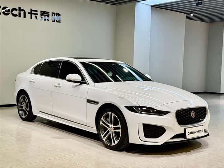 Фото 2 - Jaguar XE L
