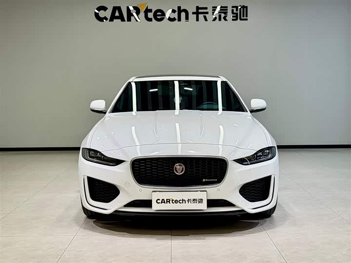 Фото 3 - Jaguar XE L