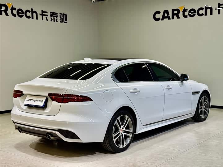 Фото 4 - Jaguar XE L