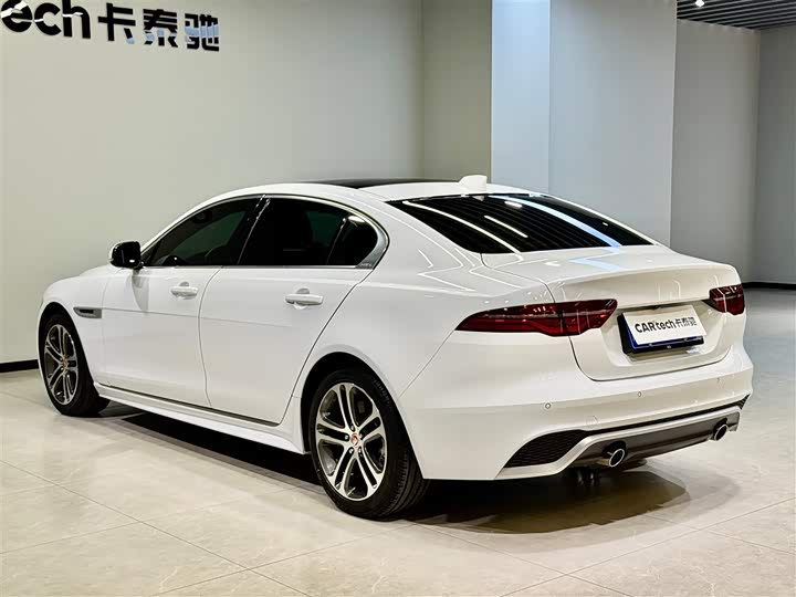 Фото 6 - Jaguar XE L