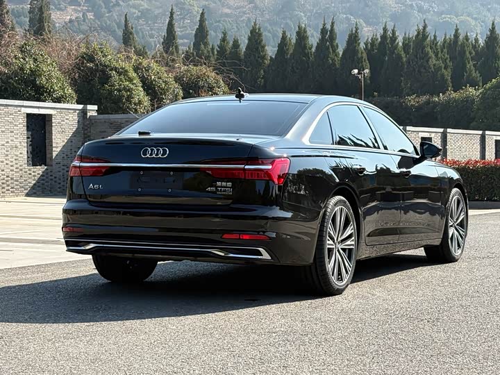 Фото 5 - Audi A6L