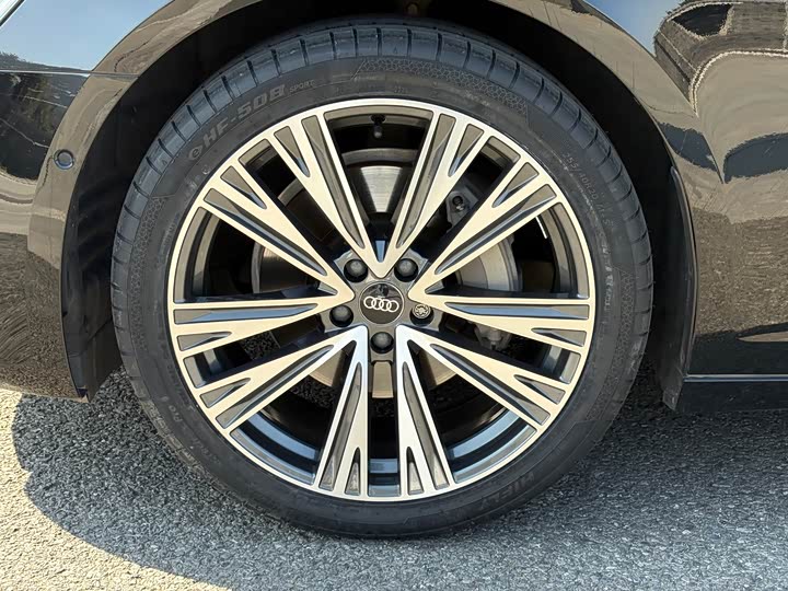 Фото 9 - Audi A6L