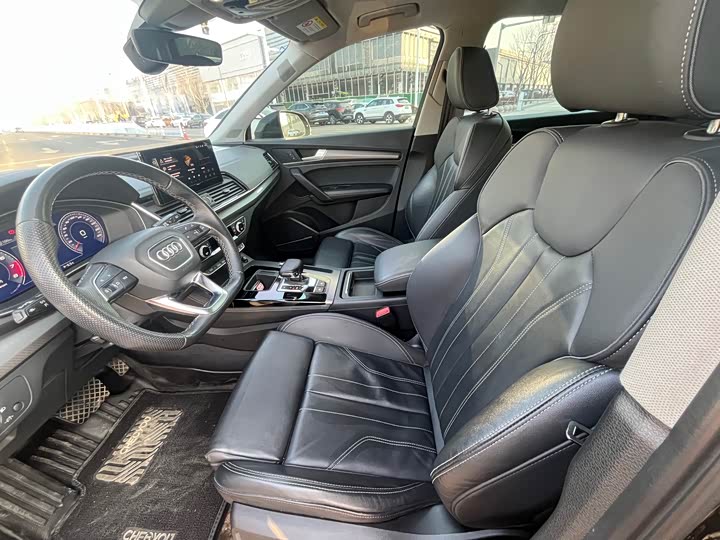 Фото 8 - Audi Q5L