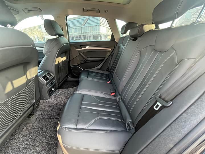 Фото 9 - Audi Q5L