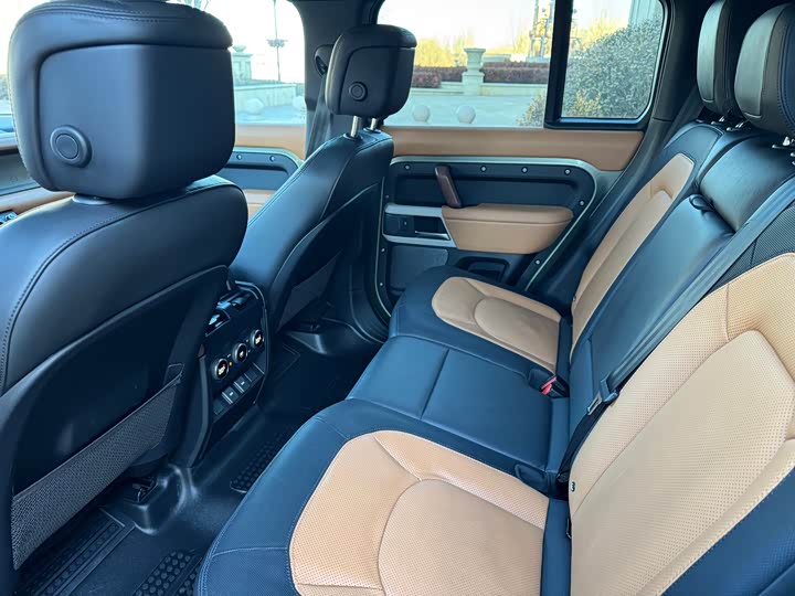 Фото 8 - Land Rover Defender